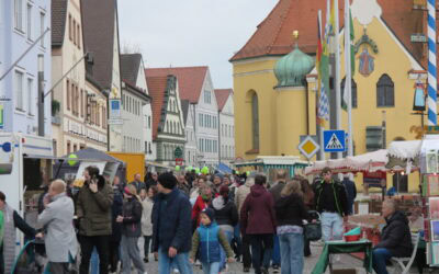 Wahlkampf zwischen Dultständen